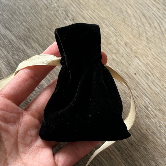 Pearl Skull Ring with box and bracelet - Picture 10 of 14